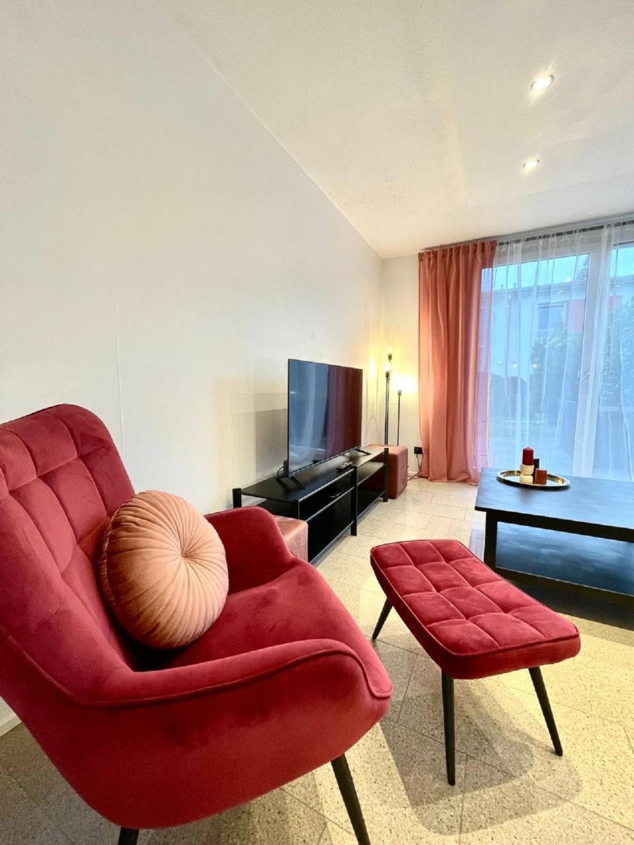 Geraeumiges Ferienhaus In Koblenz Bagian luar foto
