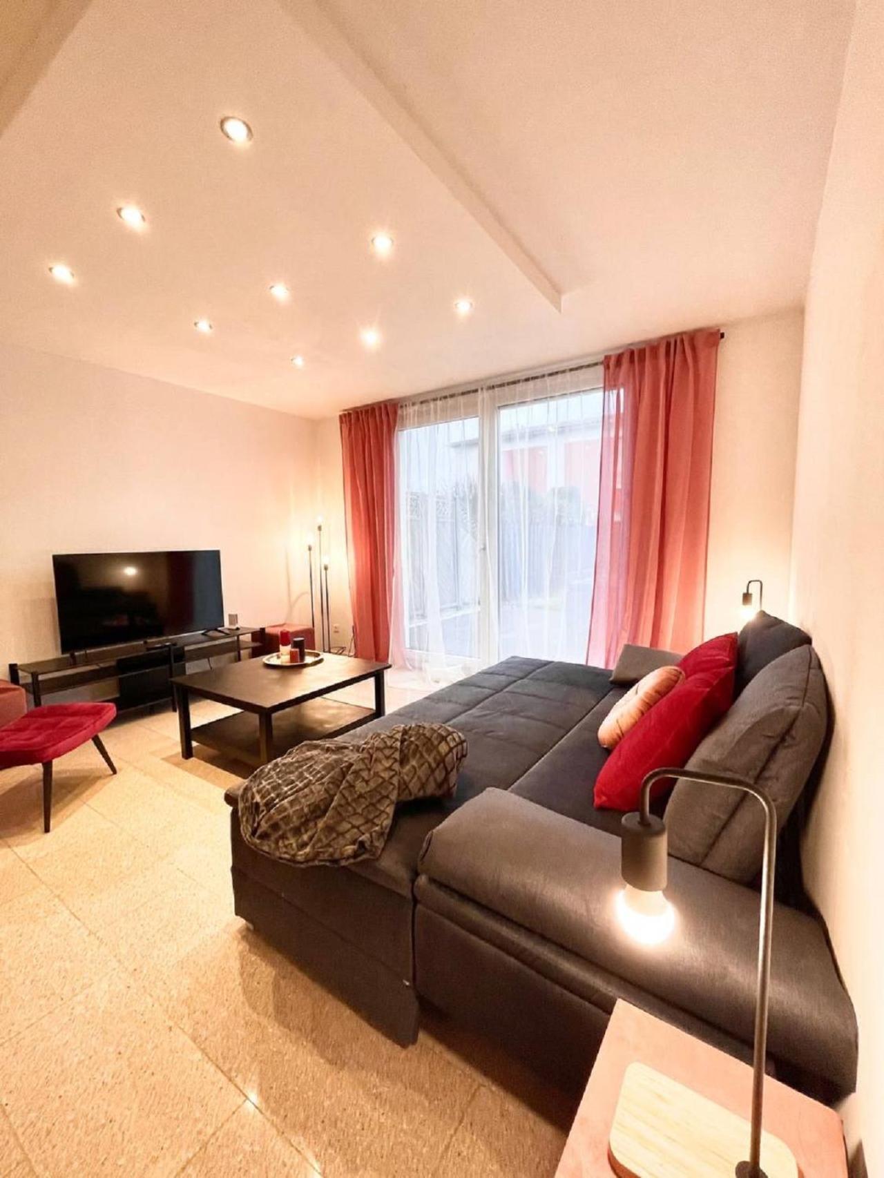 Geraeumiges Ferienhaus In Koblenz Bagian luar foto